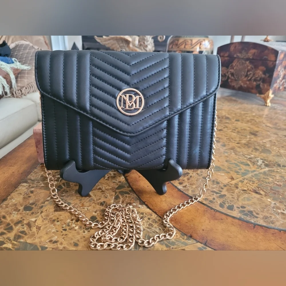Badgley Mischka Black Quilted Women's Crossbody Bag - Picture 6 of 10